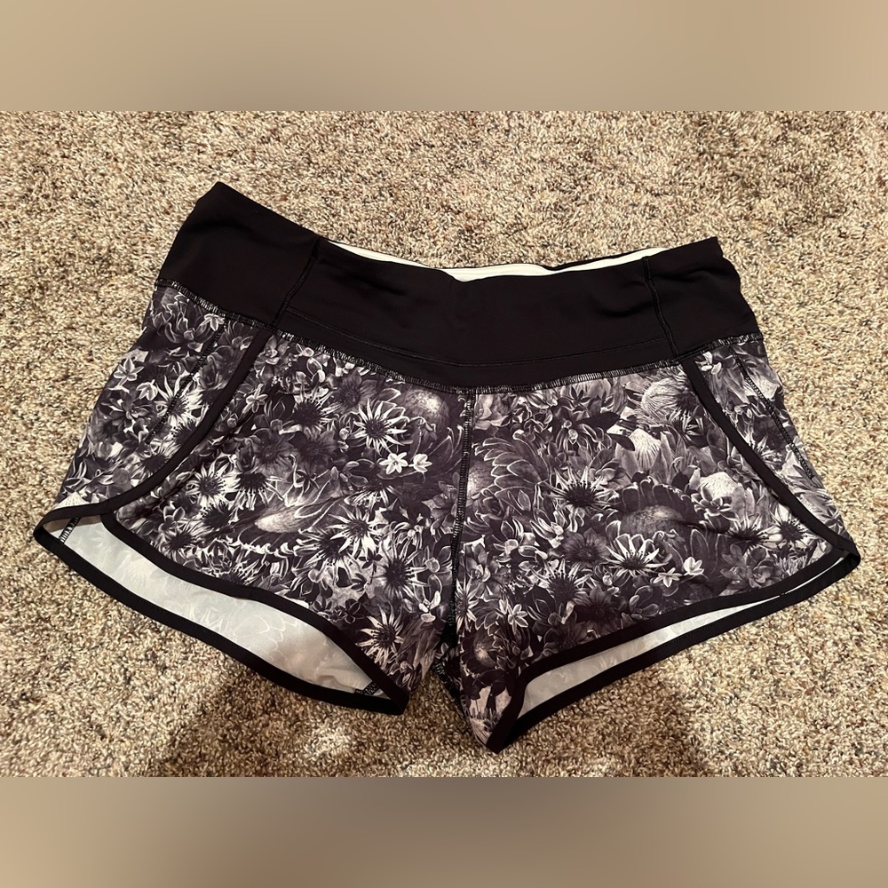 Lululemon Shorts Size 8!🍋 Floral Pattern!